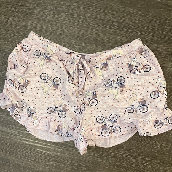 Pink ruffle detail shorts - Picture 4 of 5